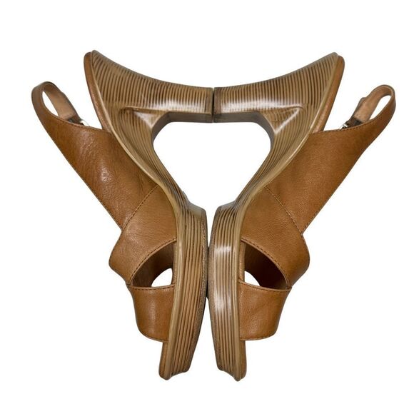 Sofft Women's Tan Sandals - Picture 8 of 15